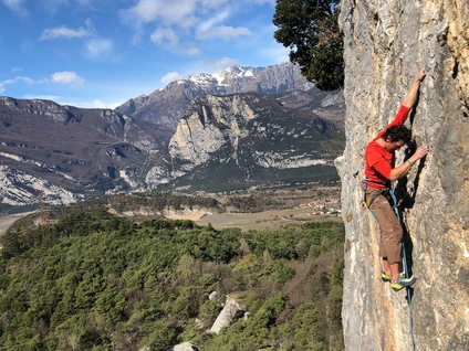 Scrambling with a mountain guide on Monte Baone in Garda Trentino 2